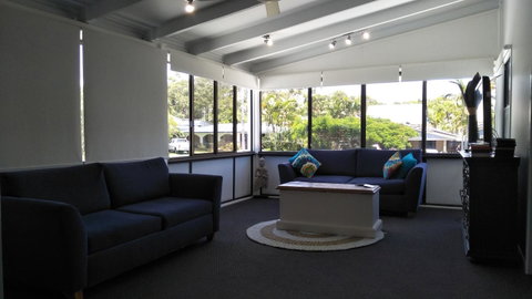 Salty Vibes Retreat - Accommodation Rockhampton 9