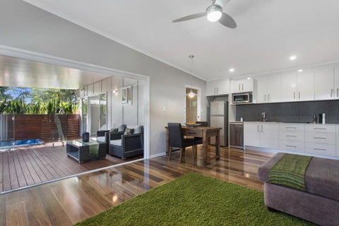 Pandanus Spa Cottage - Accommodation Rockhampton 1