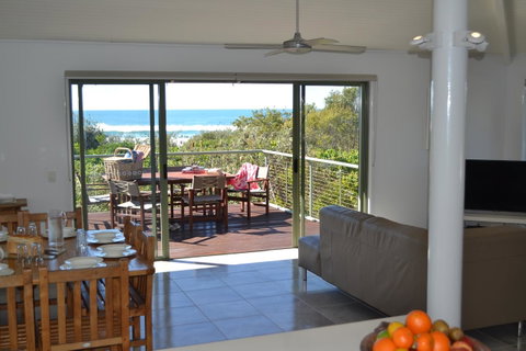 The Retreat Beach Houses - Accommodation Rockhampton 7