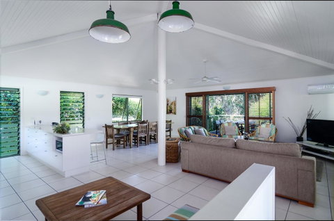 The Retreat Beach Houses - Accommodation Rockhampton 1