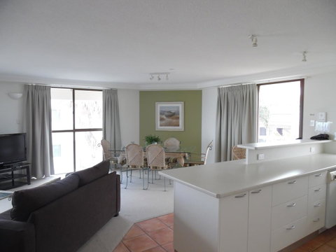 Coolum Caprice - Accommodation Rockhampton 14