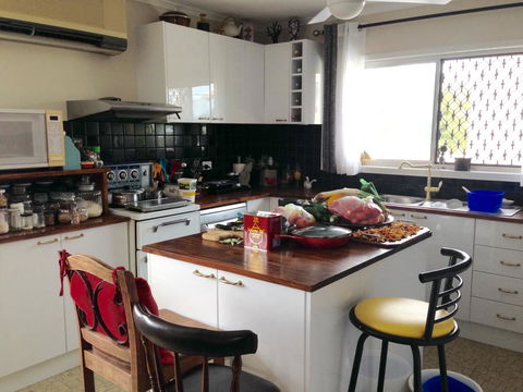 XYL Pets Friendly Seaside Boutique Guesthouse - Accommodation Rockhampton 2