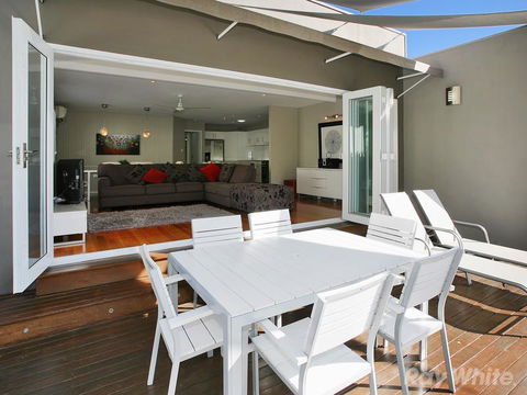 Beach House On Tradewinds Avenue - Accommodation Rockhampton 2