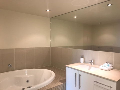 Proximity Waterfront Apartments - Accommodation Rockhampton 12