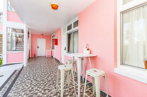 The Pink Hotel Coolangatta - Accommodation Rockhampton 3