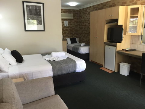 Country Gardens Motor Inn - Accommodation Rockhampton 14