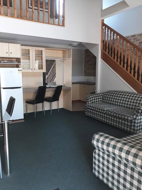 Country Gardens Motor Inn - Accommodation Rockhampton 2
