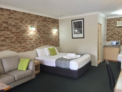 Country Gardens Motor Inn - Accommodation Rockhampton 8