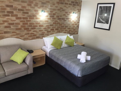 Country Gardens Motor Inn - Accommodation Rockhampton 12