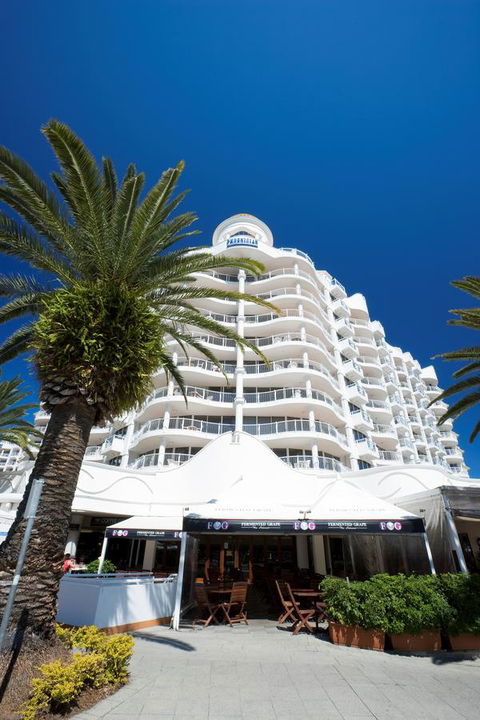 The Phoenician Resort - Accommodation Rockhampton 4