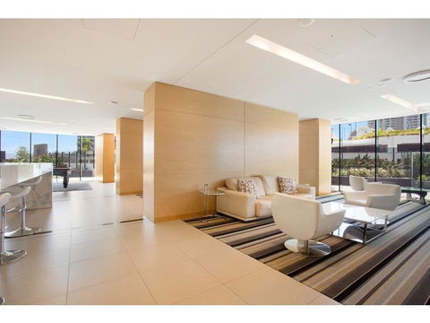 Luxury 3 Bedroom In Heart Of Broadbeach - Accommodation Rockhampton 8