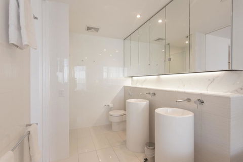 Luxury 3 Bedroom In Heart Of Broadbeach - Accommodation Rockhampton 4