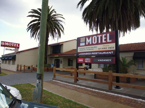 Burke & Wills Motor Inn - Accommodation Rockhampton 3