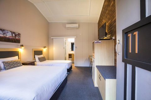 Downs Motel - Accommodation Rockhampton 2