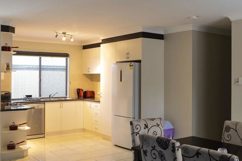 Atricom - Accommodation Rockhampton 5