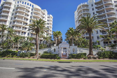 ULTIQA Burleigh Mediterranean Resort - Accommodation Rockhampton 19