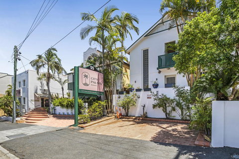 City Palms Brisbane - Accommodation Rockhampton 0