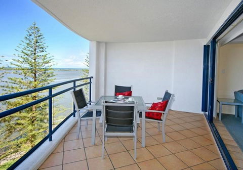 Just Perfect Apartment With Ocean Views - Accommodation Rockhampton 1