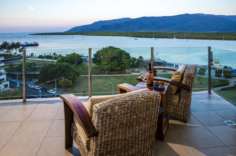 Jack And Newell Holiday Apartments - Accommodation Rockhampton 0