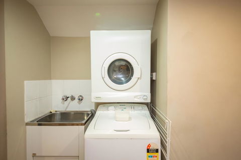 Cosmopolitan Motel & Serviced Apartments - Accommodation Rockhampton 23