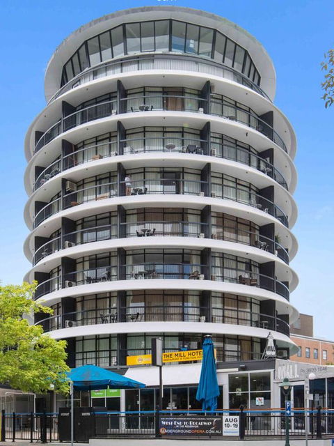 Madison Tower Mill Hotel - Accommodation Rockhampton 0