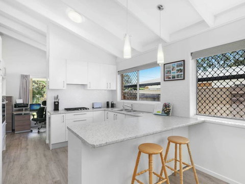 Beautiful Home- Walk To Beach-Short Drive To Noosa - Accommodation Rockhampton 0