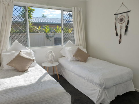 Beautiful Home- Walk To Beach-Short Drive To Noosa - Accommodation Rockhampton 5