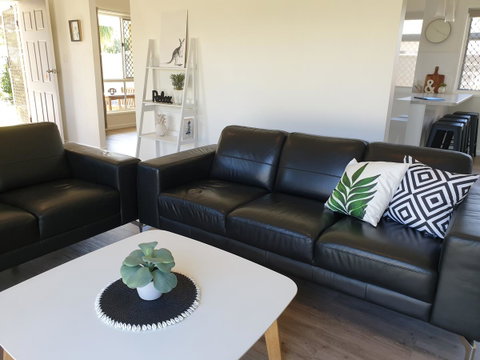 Beautiful Home- Walk To Beach-Short Drive To Noosa - Accommodation Rockhampton 3