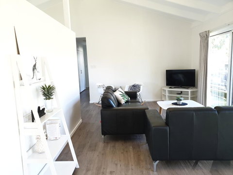 Beautiful Home- Walk To Beach-Short Drive To Noosa - Accommodation Rockhampton 1