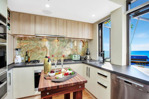 Burleigh Esplanade Apartments - Accommodation Rockhampton 6