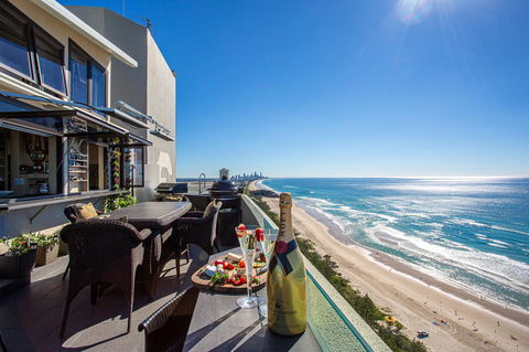 Burleigh Esplanade Apartments - Accommodation Rockhampton 10