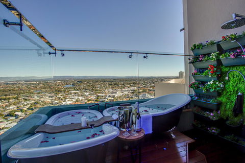 Burleigh Esplanade Apartments - Accommodation Rockhampton 8