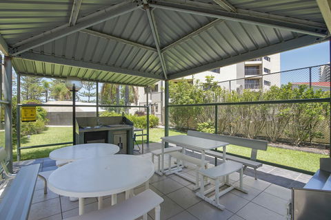 Burleigh Esplanade Apartments - Accommodation Rockhampton 24