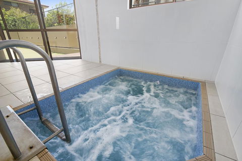 Burleigh Esplanade Apartments - Accommodation Rockhampton 22