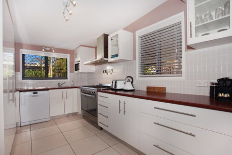 6 Botany Court Marcoola Beach - Pet Friendly 500 Bond - Accommodation Rockhampton 10