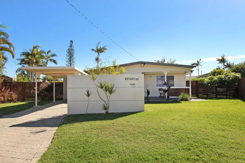 6 Botany Court Marcoola Beach - Pet Friendly 500 Bond - Accommodation Rockhampton 0