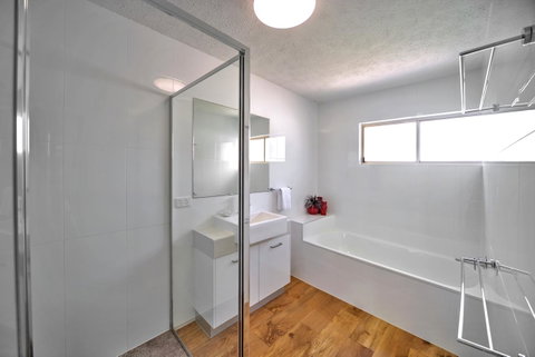 Surf Dance Apartments - Accommodation Rockhampton 26