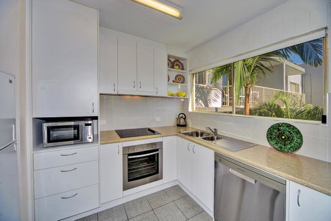 Surf Dance Apartments - Accommodation Rockhampton 15