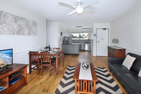 Surf Dance Apartments - Accommodation Rockhampton 6