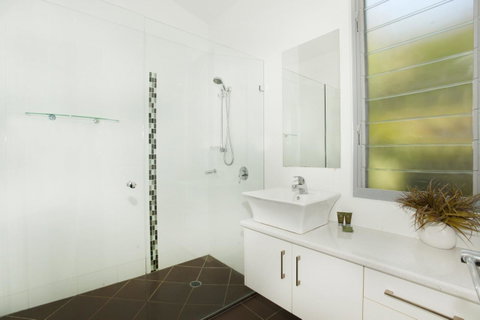 224 Centenary Heights Road Coolum Beach, 500 Dollar Bond, Linen Included - Accommodation Rockhampton 10