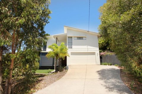 224 Centenary Heights Road Coolum Beach, 500 Dollar Bond, Linen Included - Accommodation Rockhampton 0