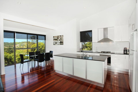 224 Centenary Heights Road Coolum Beach, 500 Dollar Bond, Linen Included - Accommodation Rockhampton 2