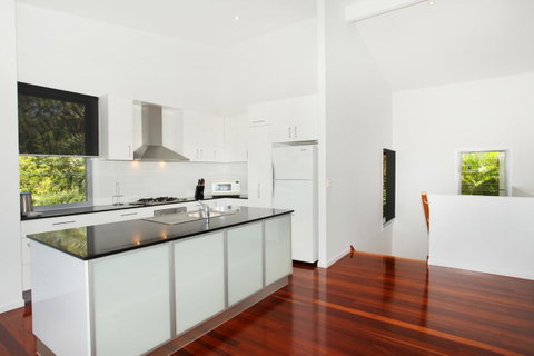 224 Centenary Heights Road Coolum Beach, 500 Dollar Bond, Linen Included - Accommodation Rockhampton 1