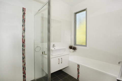 224 Centenary Heights Road Coolum Beach, 500 Dollar Bond, Linen Included - Accommodation Rockhampton 9