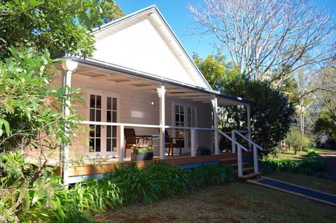 Curtis Falls Cottage - Accommodation Rockhampton 0