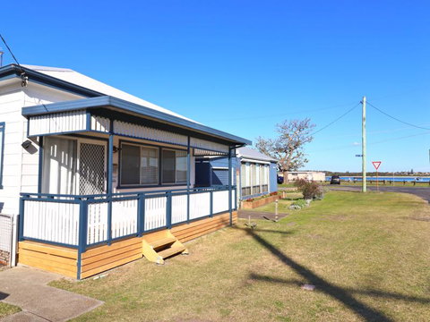 Waterside Retreat - Accommodation Rockhampton 1
