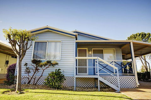 Wavecrest Village & Tourist Park - Accommodation Rockhampton 0