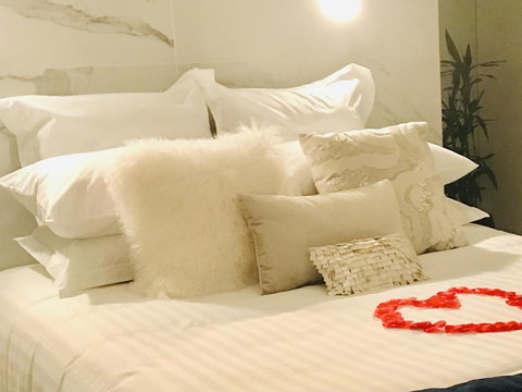 Waves And White Horses Seaview Retreat (adults Only) - Accommodation Rockhampton 3