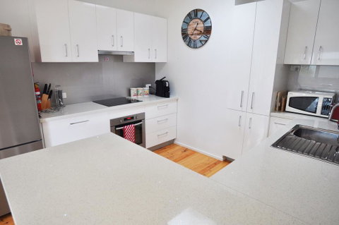 WAVES ON FLORIDA - SURF SIDE - Accommodation Rockhampton 2