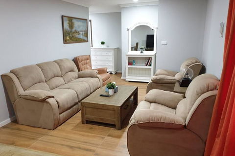 Weaver Heaven - Accommodation Rockhampton 0